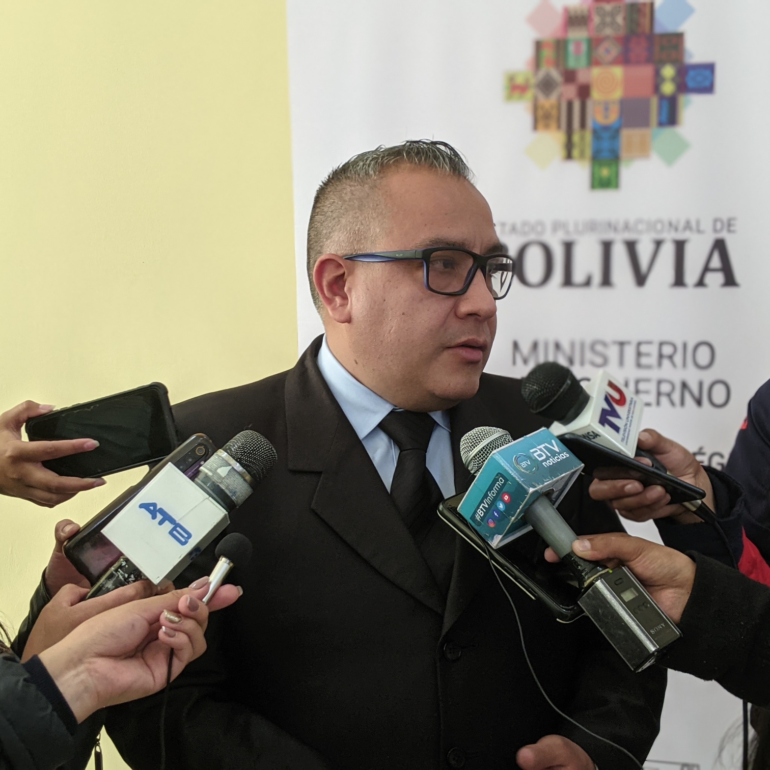 Cox asevera que comités cívicos pretenden desestabilizar el país con argumentos ficticios