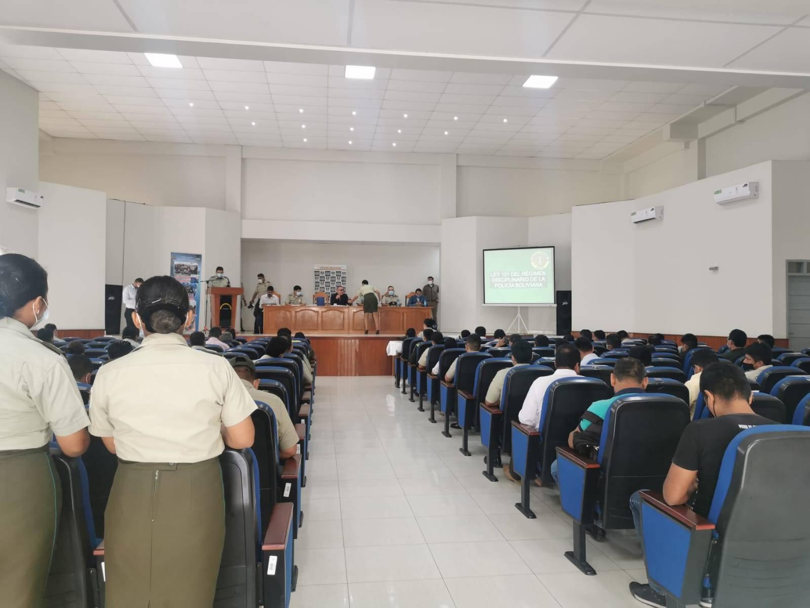 Pando: Socializan norma disciplinaria de la Policía con organizaciones sociales