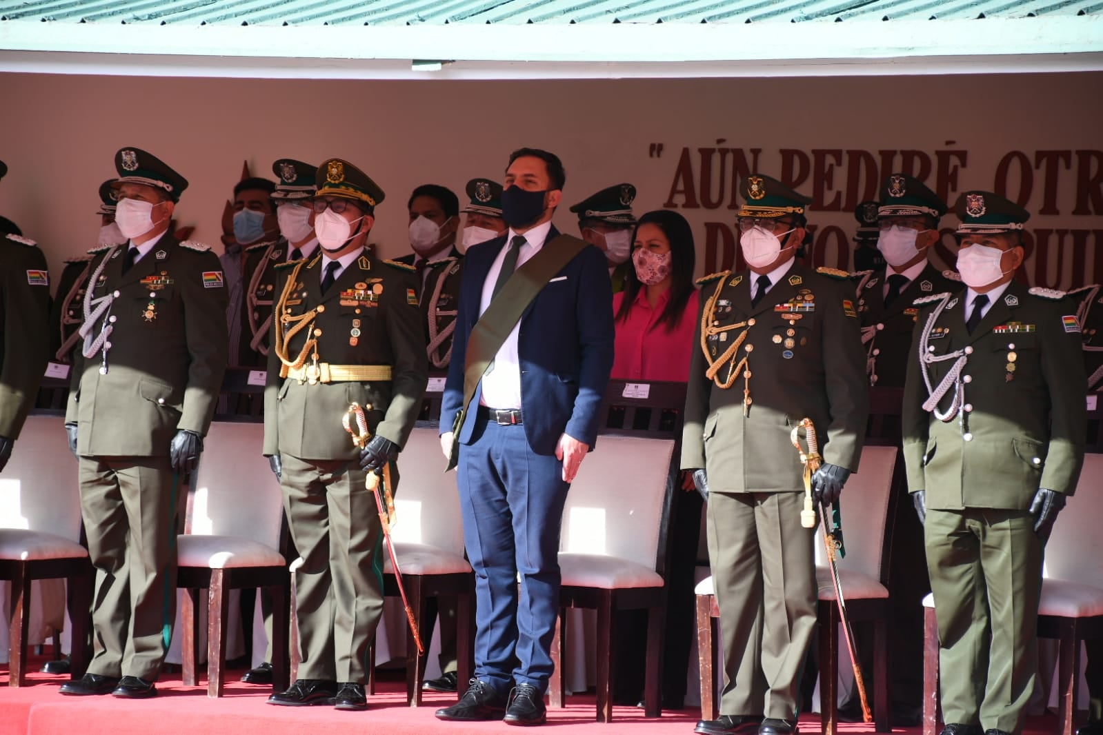 Ministro de Gobierno encomienda a los nuevos generales de la Policía defender la democracia