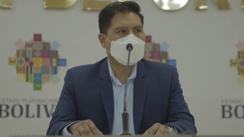 Gobierno suspende presentación de carnet de vacunación y prueba PCR negativa mientras dure la emergencia sanitaria (amplia)