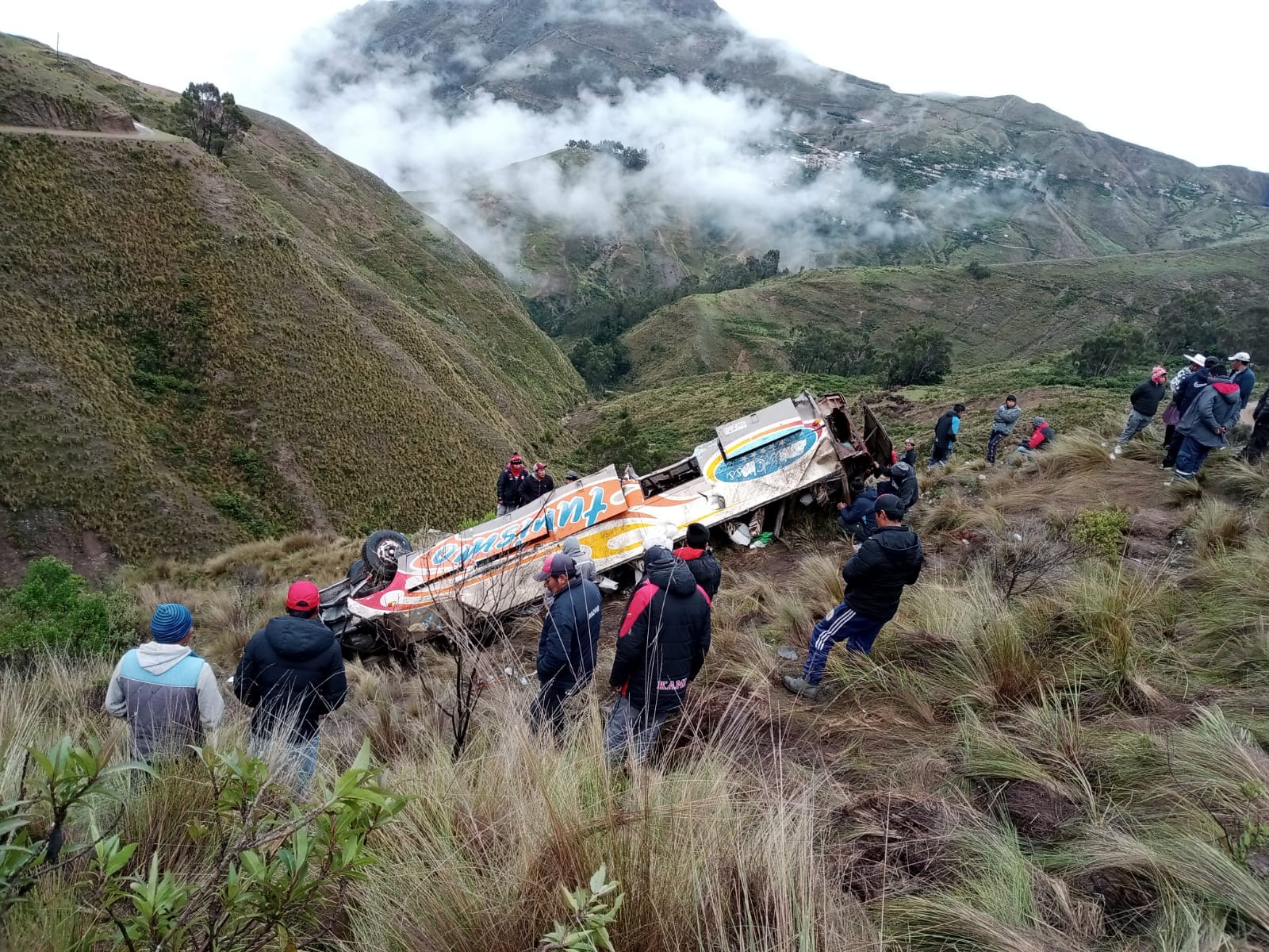 Cochabamba: Bus se embarranca 400 metros y deja 18 heridos y 11 fallecidos en el sector K’ello K’asa