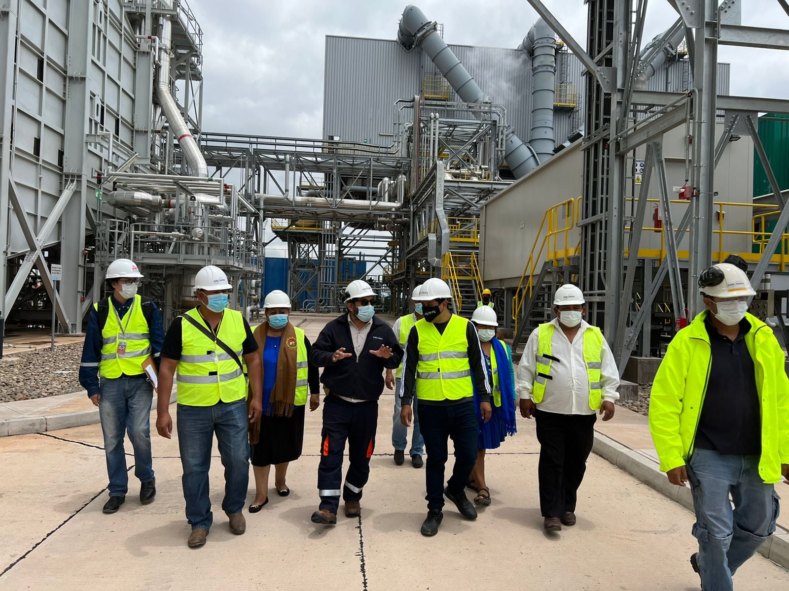 Autoridades y sectores sociales verifican correcto funcionamiento de la Termoeléctrica del Sur