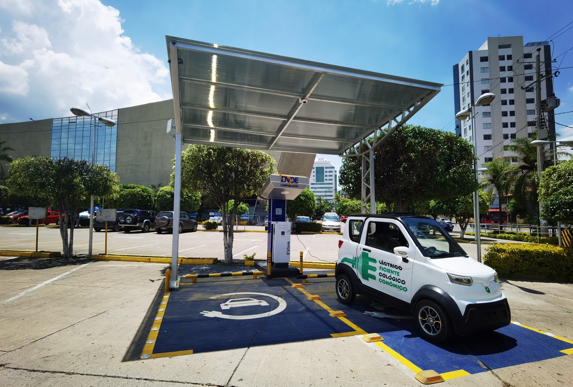 Bolivia importó 1.100 autos y motos eléctricas con leyes de incentivos tributarios y financieros