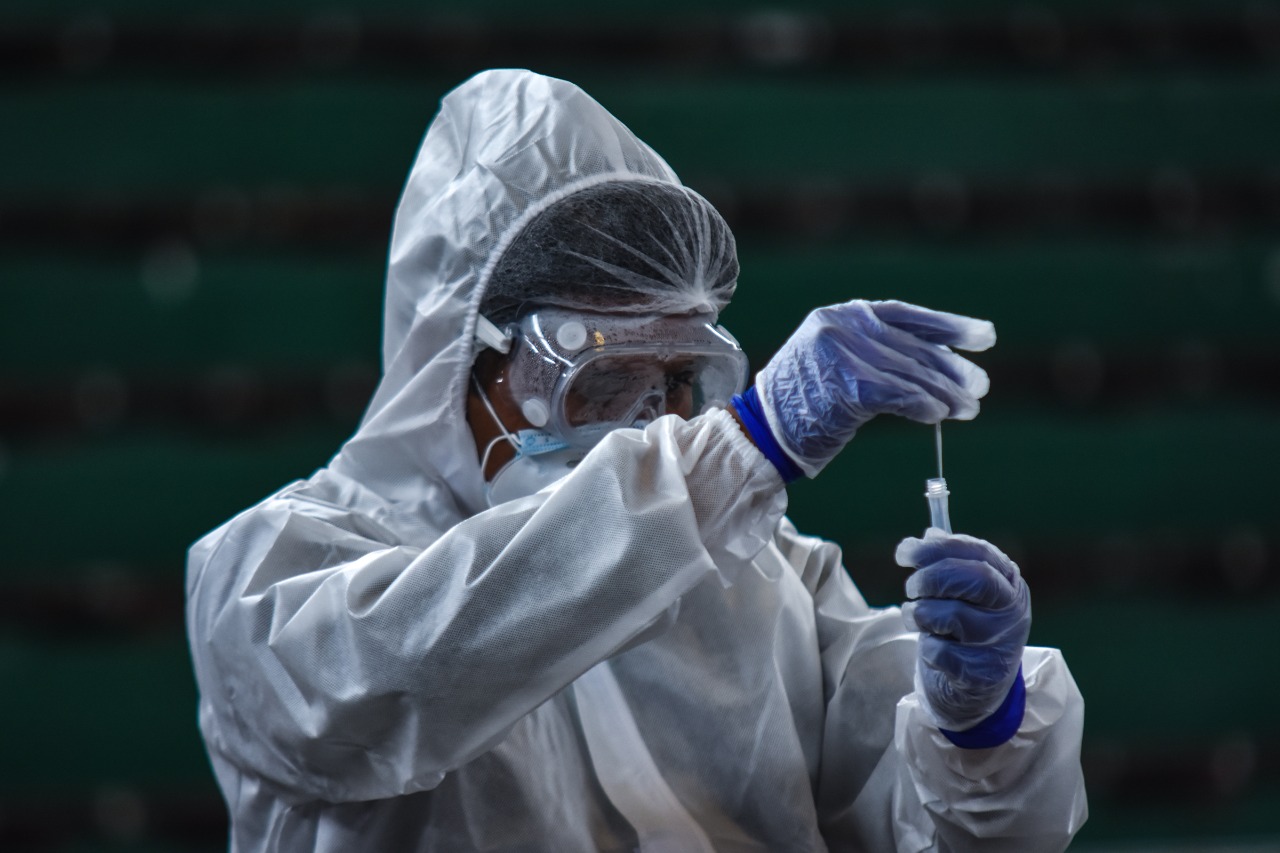 Bolivia destapa la “prevalencia oculta” del coronavirus con pruebas masivas para controlar el rebrote