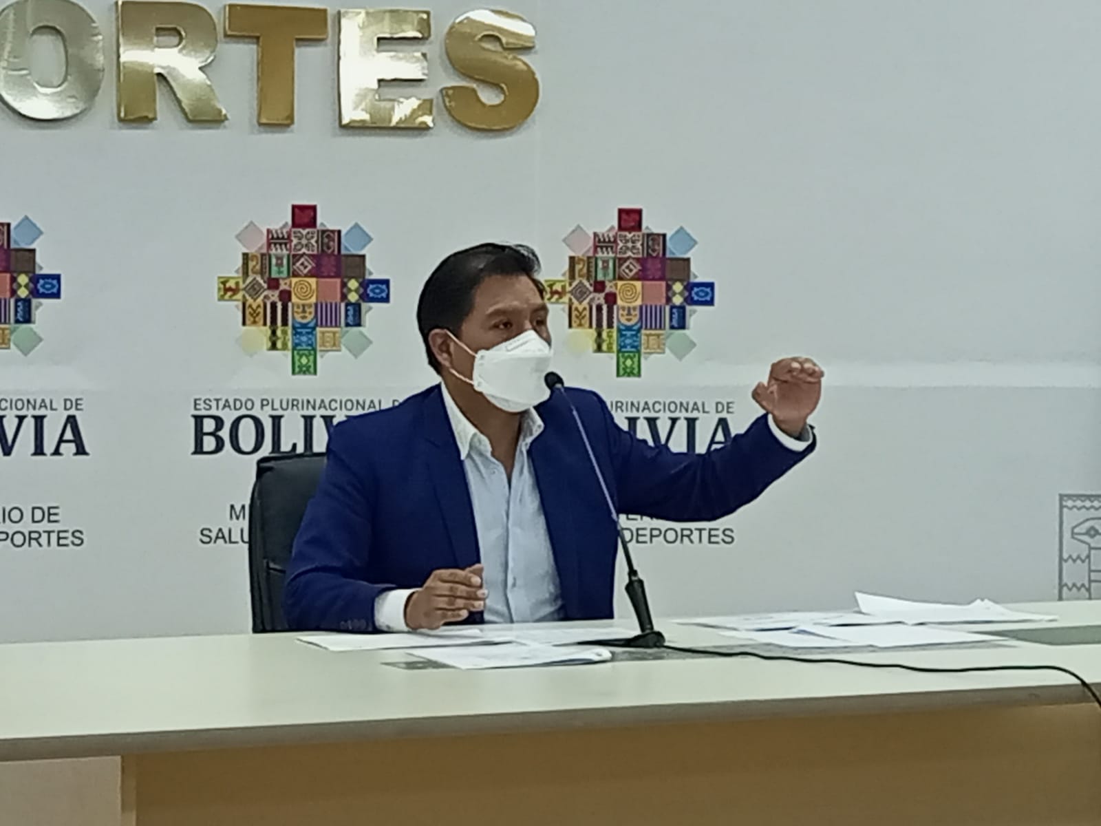 Auza califica de ineficiente a Camacho en su lucha contra el COVID-19 y le pide que asuma su responsabilidad del hospital de Montero