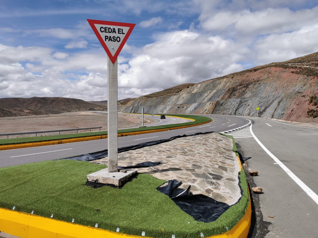 ABC denuncia destrucción de material de protección de jardineras de la doble vía Caracollo-Confital
