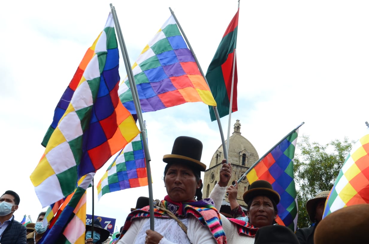 CSUTCB exige respeto a la wiphala y a la democracia