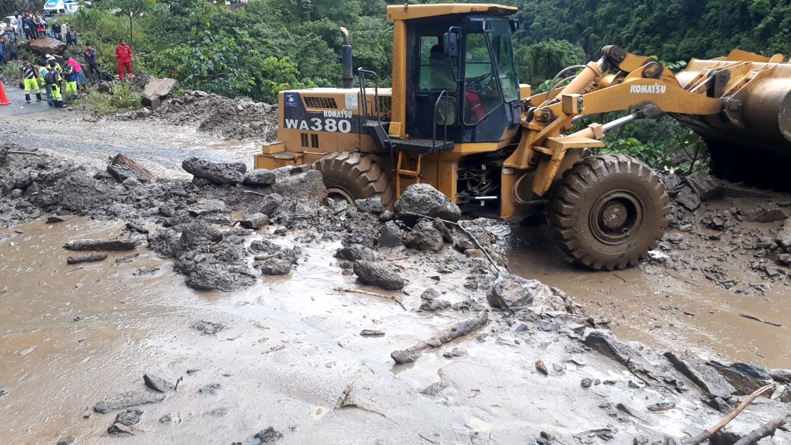 Obras Públicas desplaza maquinaria a Tarija, Beni, Santa Cruz y Cochabamba para la atención por las lluvias