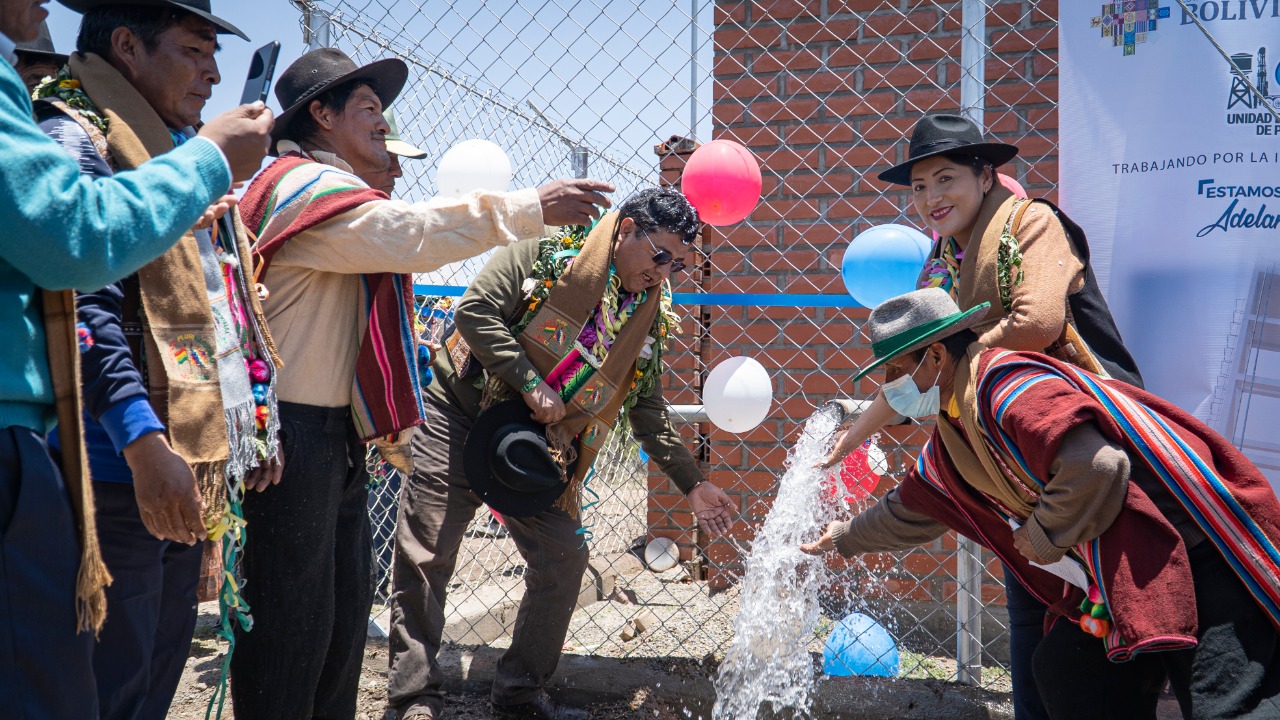 Desarrollo Rural entrega sistemas de agua para la producción agropecuaria en Oruro