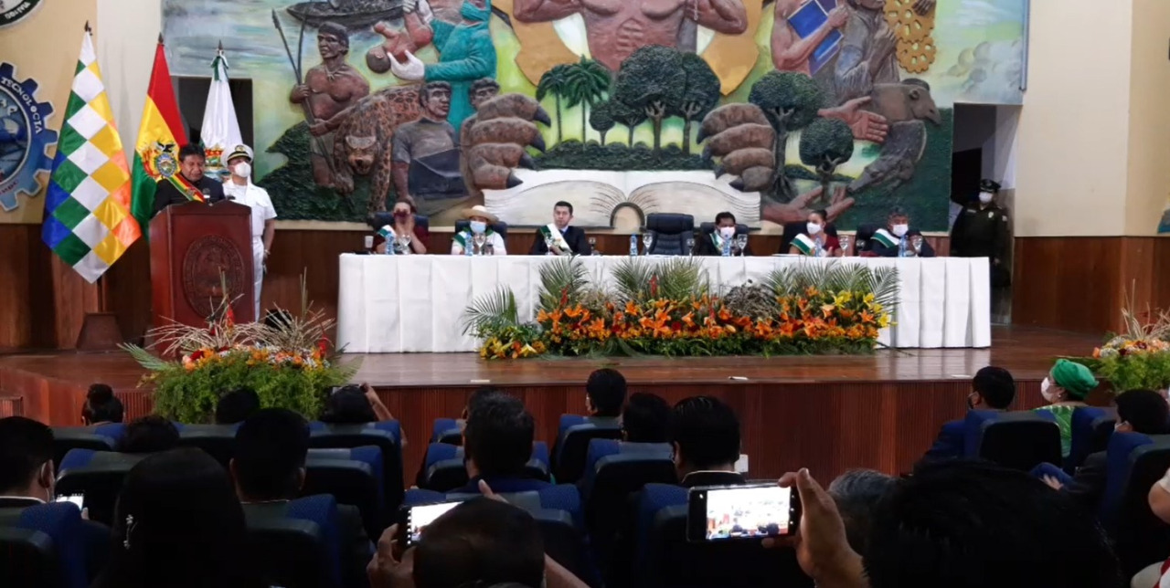 Presidente en ejercicio participa en la sesión de honor en conmemoración a los 83 años de fundación de Pando (amplia)