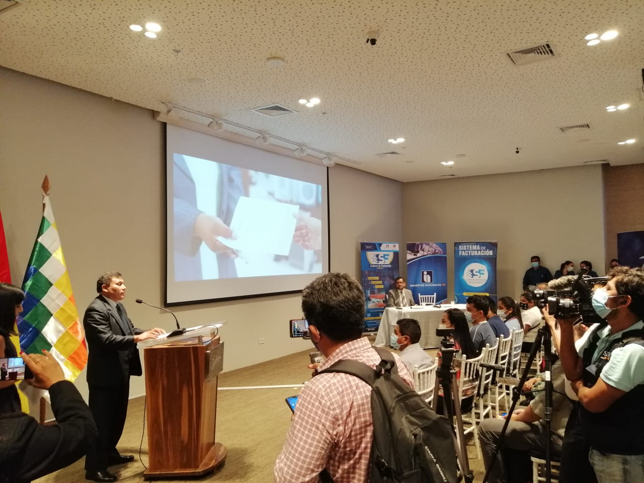 Impuestos inaugura la segunda Feria del Sistema de Facturación en Línea en Santa Cruz