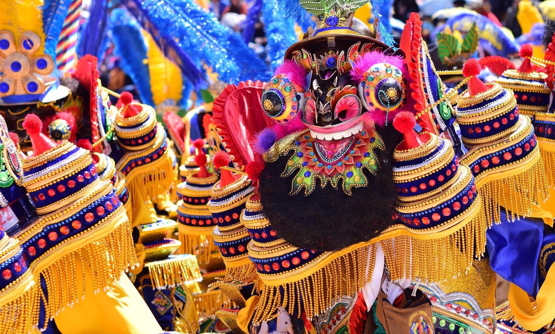 Las siete morenadas del Carnaval de Oruro celebran el día nacional de esa danza