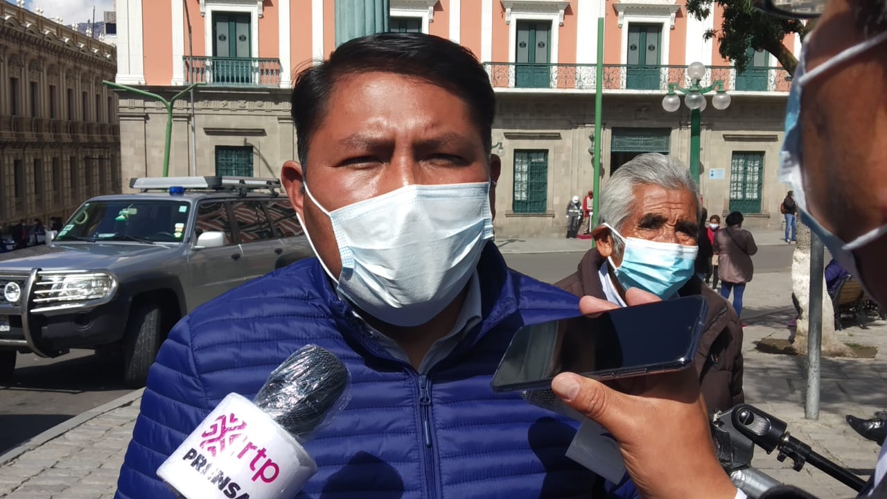 Diputado Angulo: Baja producción y acaparamiento afecta distribución de vacunas