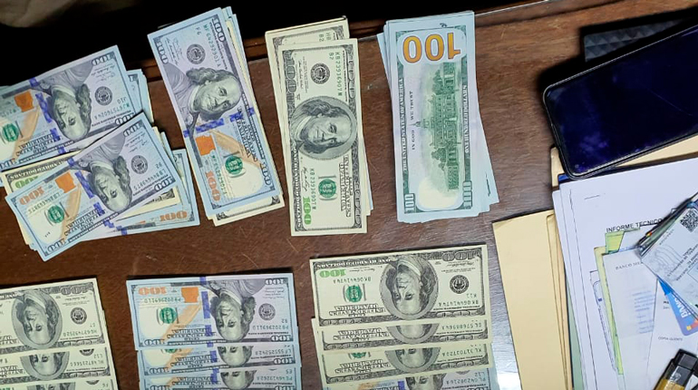 Aprehenden a exfuncionaria de la Dirección Departamental de Sustancias Controladas de Santa Cruz