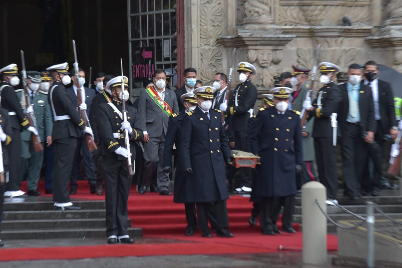 Presidente inicia actos conmemorativos al Día del Mar con el traslado de los restos de Abaroa