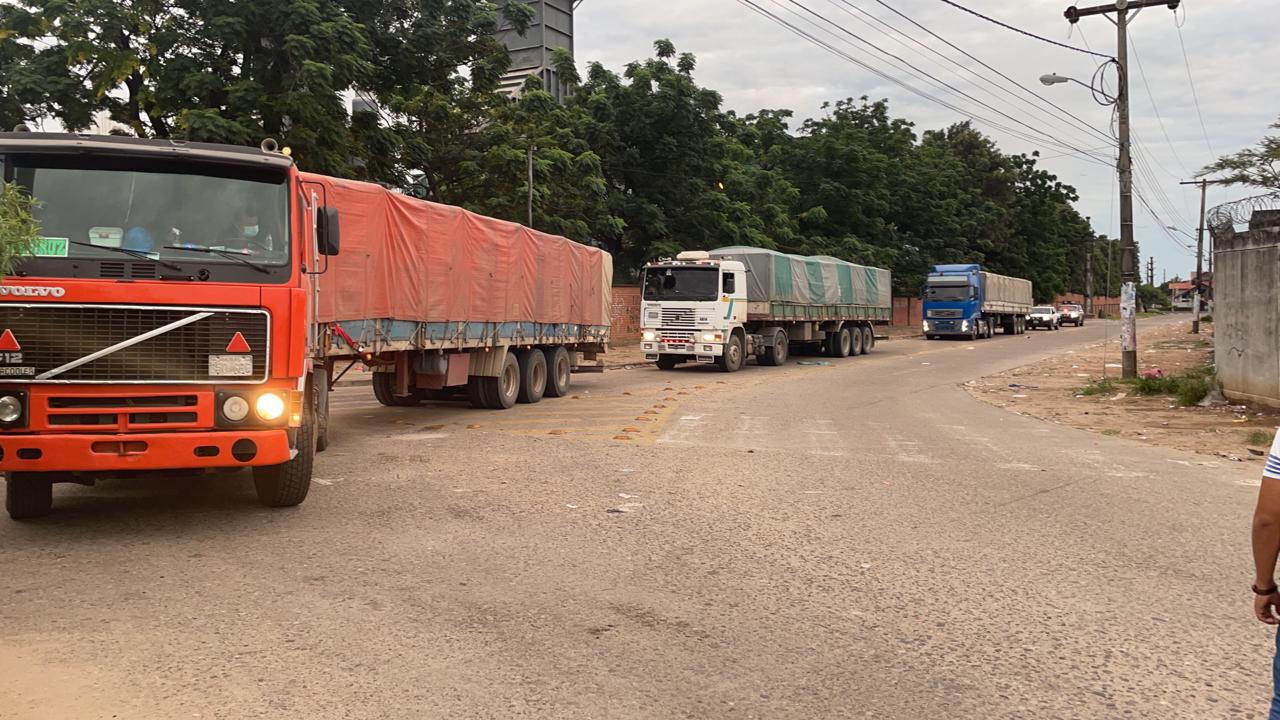 Aduana comisa nueve camiones con 270 toneladas de soya