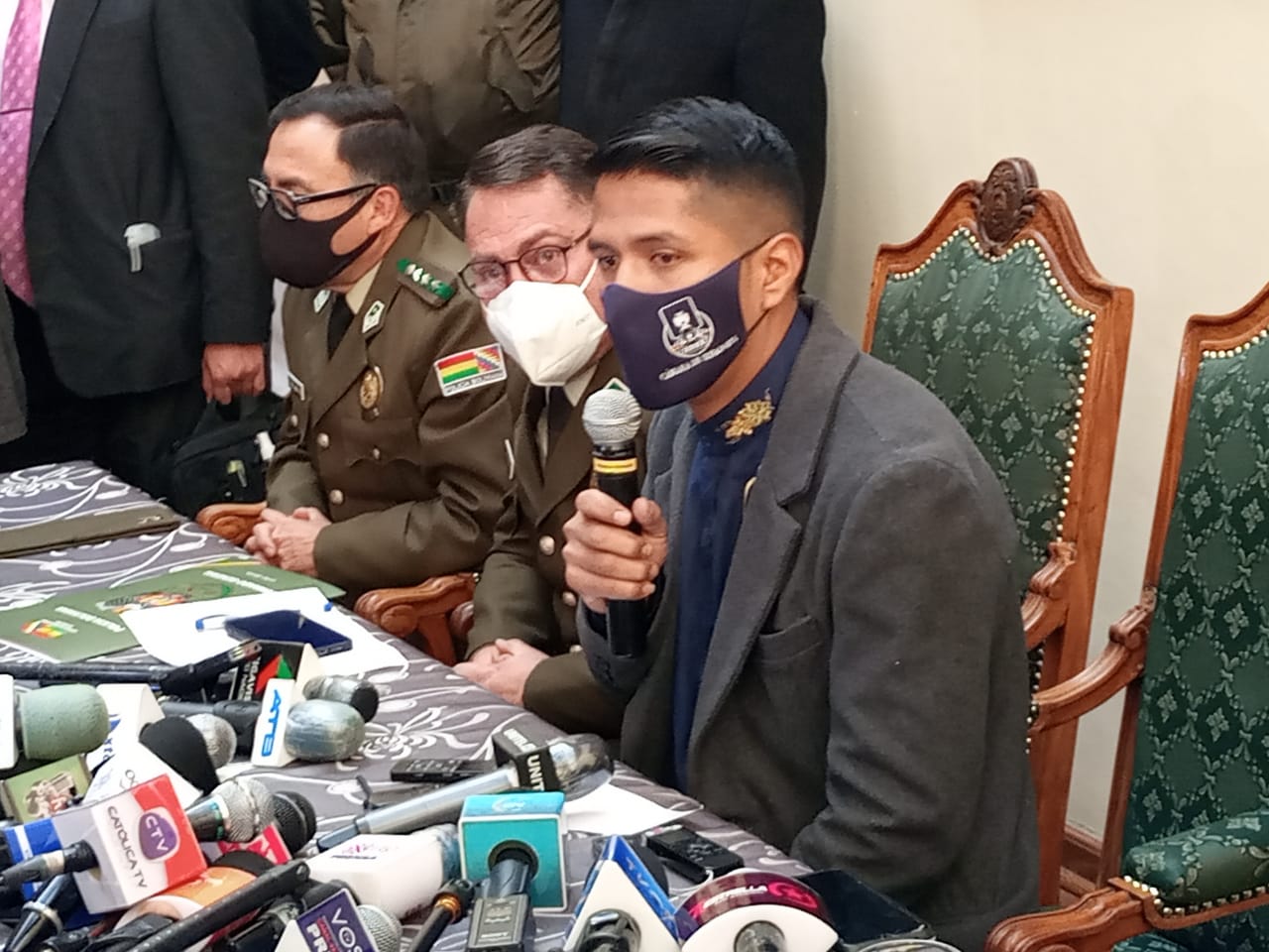 Presidente del Senado ve la necesidad de indagar participación de embajadores extranjeros en reuniones previas al golpe de Estado