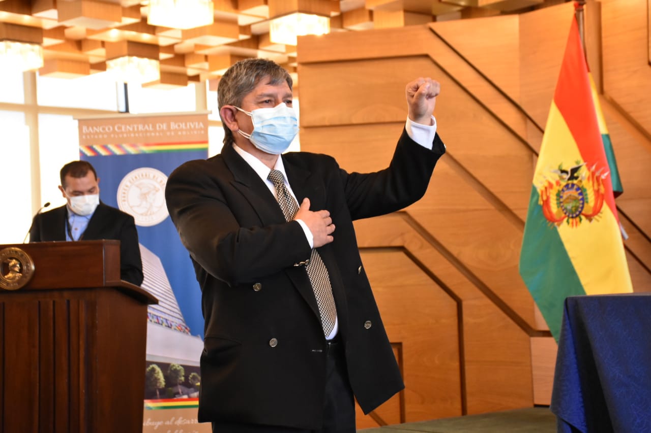 Posesionan a Gumercindo Pino como nuevo miembro del Directorio del BCB