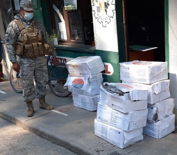 Armada comisa varios lotes de bebidas y alimentos de contrabando en frontera con Argentina