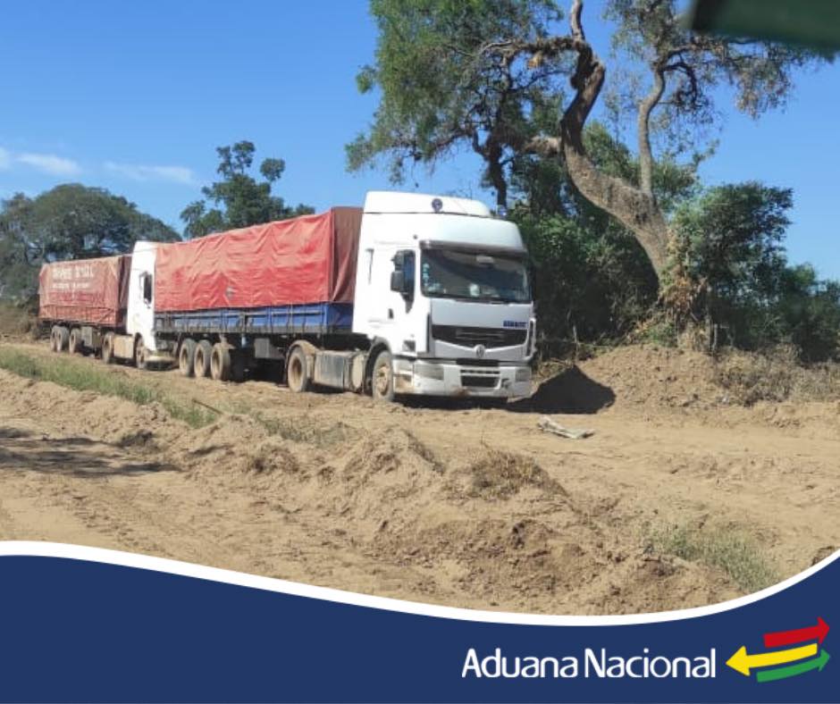 Aduana comisa ocho camiones con mercancía de contrabando valuada en Bs 2,2 millones en Santa Cruz