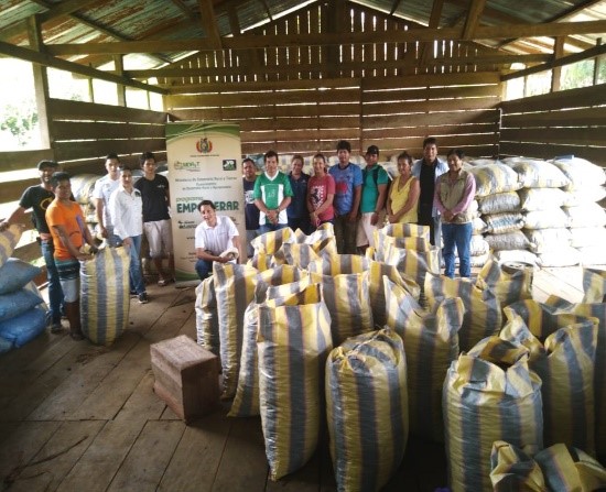 YPFB beneficia a 168 familias de pueblo Tacanas II con plan de negocio para comercializar castaña