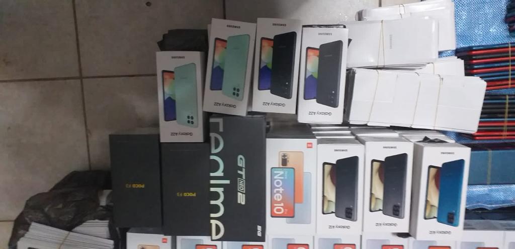 Aduana comisa celulares de contrabando valuados en Bs 1,5 millones