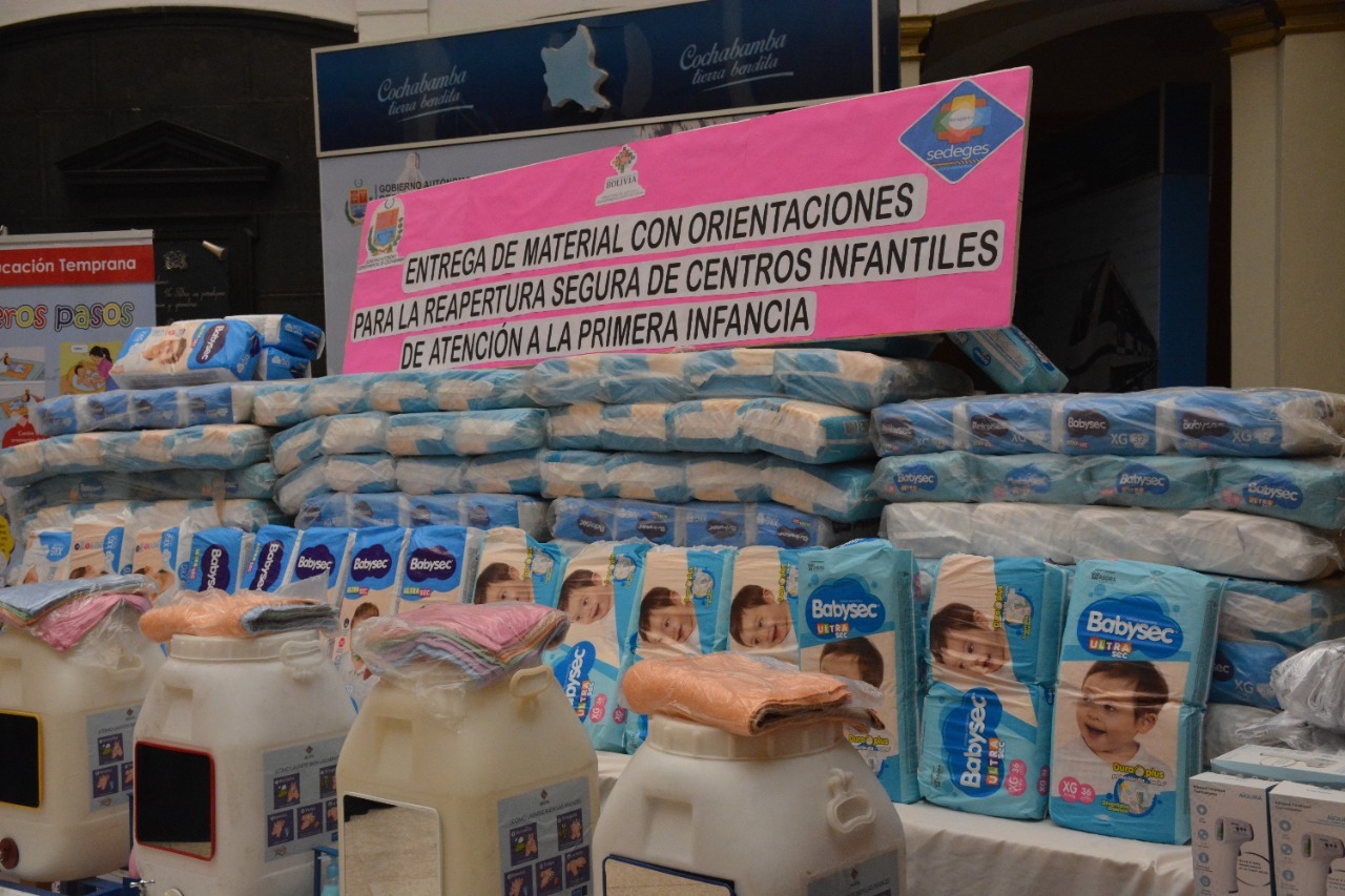Gobierno entrega equipos de bioseguridad e insumos para centros infantiles de seis municipios de Cochabamba