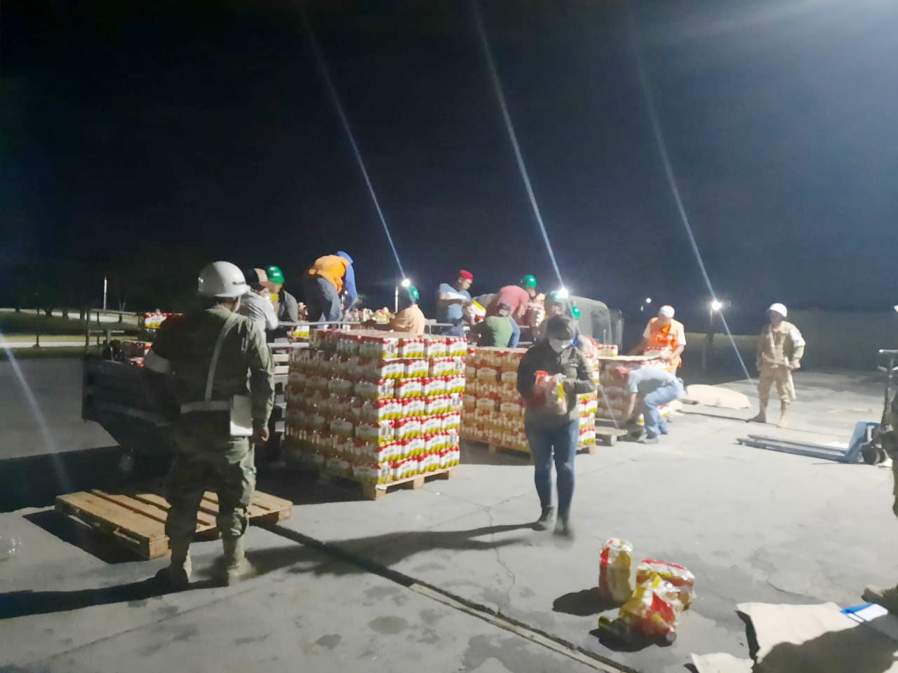 Aduana y la Armada comisan cerca de 60 toneladas de cervezas en lata de contrabando en Puerto Quijarro