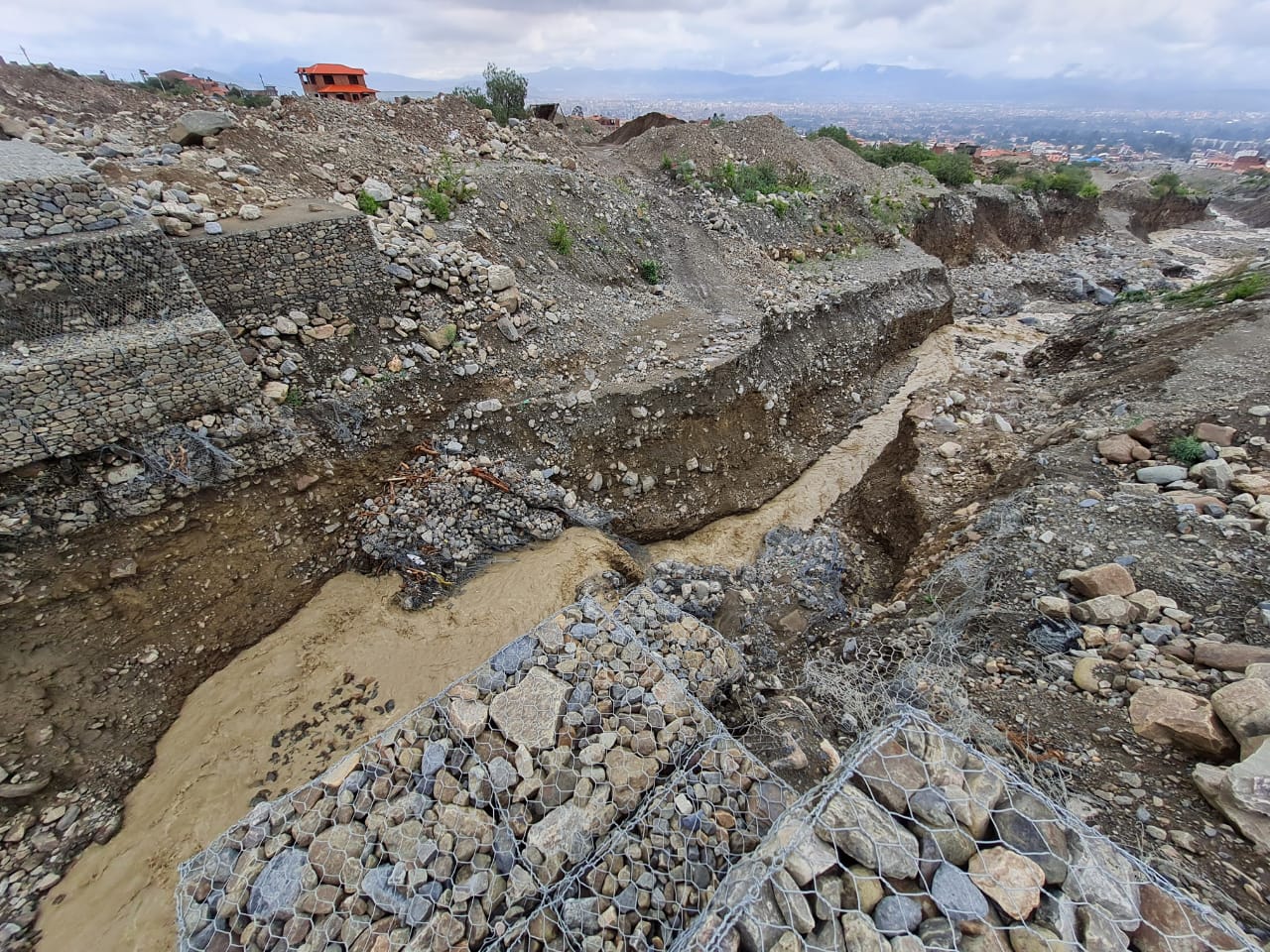 Cochabamba: Repararán 34 diques de contención del río Taquiña