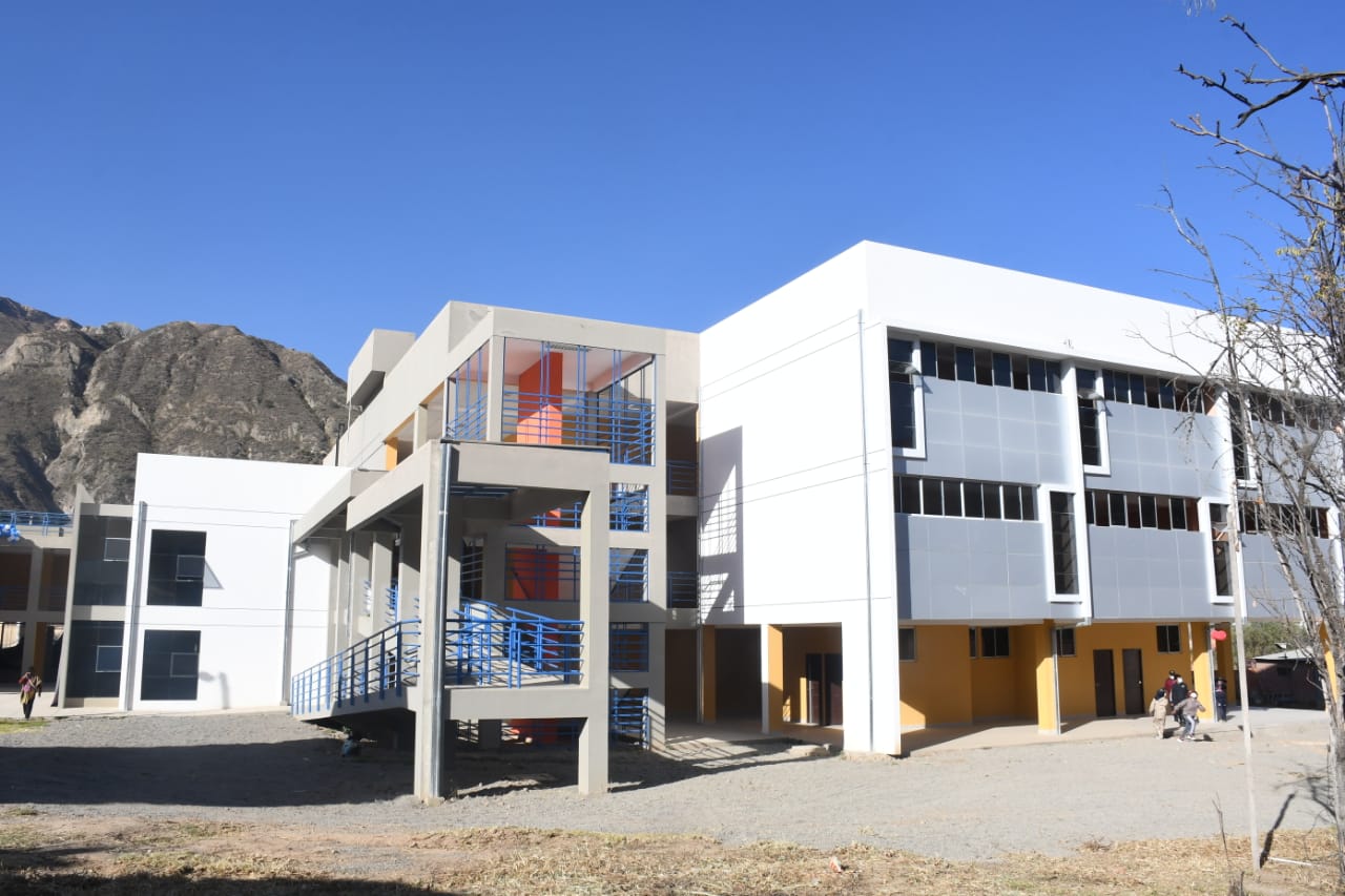 Mecapaca recibe moderna unidad educativa construida con una inversión de más de Bs 7,2 millones