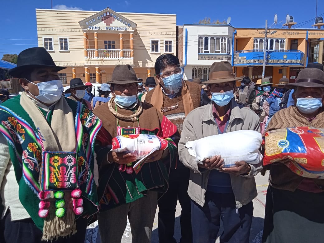 Defensa Civil entrega 13.5 tn de alimentos a 445 familias damnificadas por desastres en Corque y Belén de Andamarca