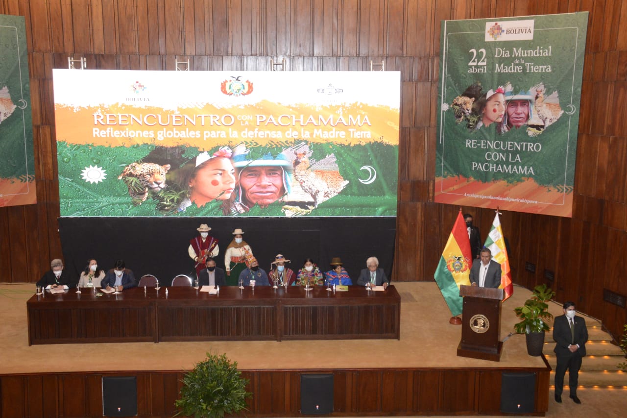 Canciller Mayta: Los valores del capitalismo priman sobre la humanidad y la ganancia sobre la vida