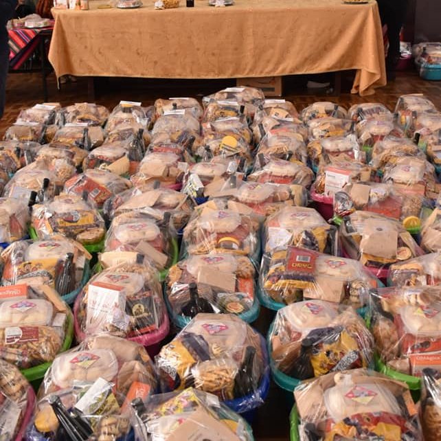 Desarrollo Rural entrega canastones navideños con productos del Mercado de la Agricultura Familiar