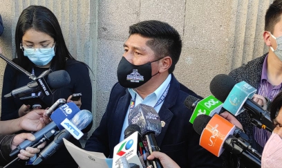 Denuncian a cívico Calvo por daño económico al Estado, ejercicio indebido de la profesión e incumplimiento de deberes