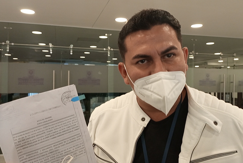 Diputado de Creemos ratifica pacto político entre Fernando Camacho y Angélica Sosa