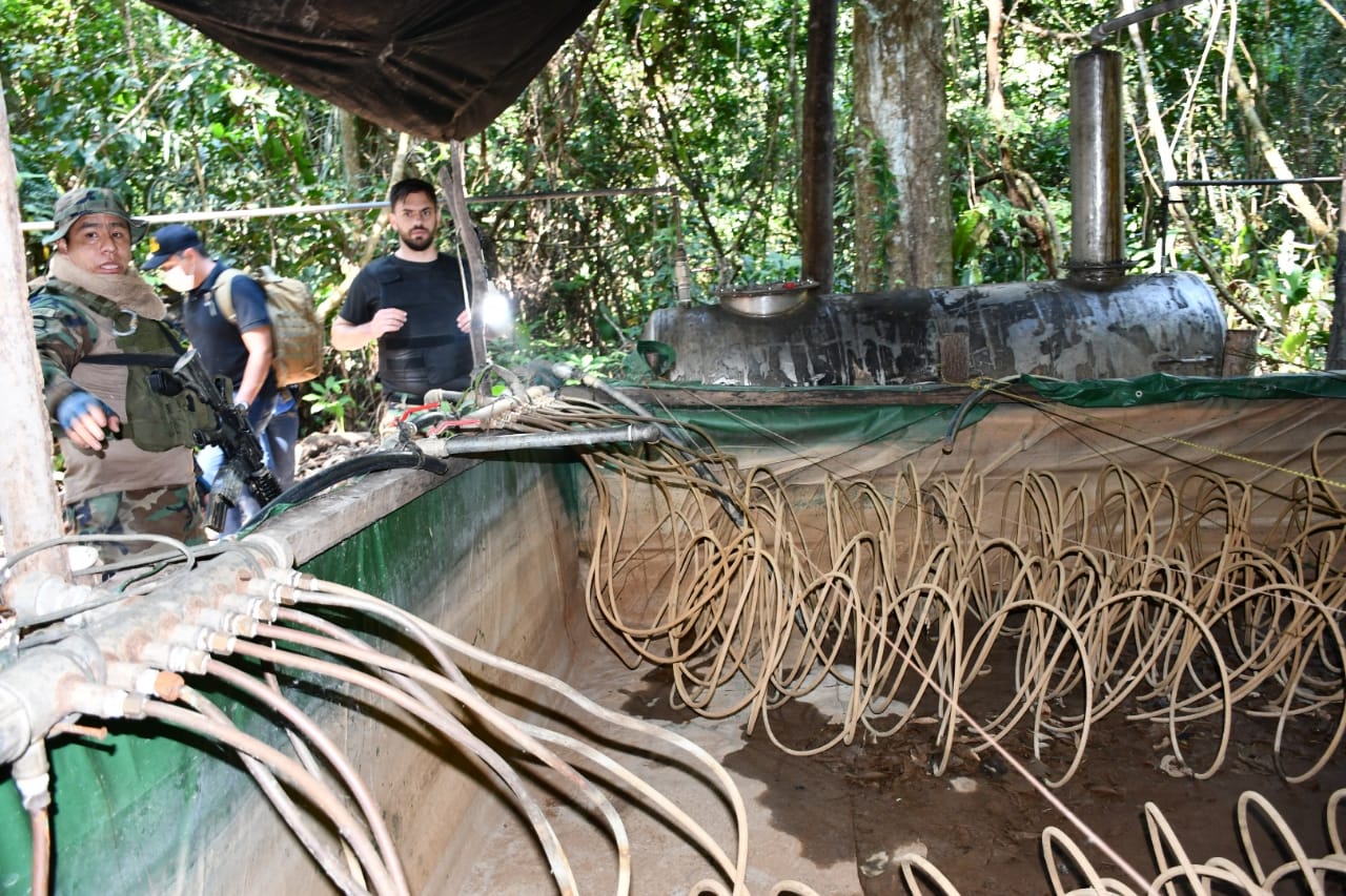 Encuentran dos mega laboratorios de cristalización de cocaína en Santa Rosa del Isiboro