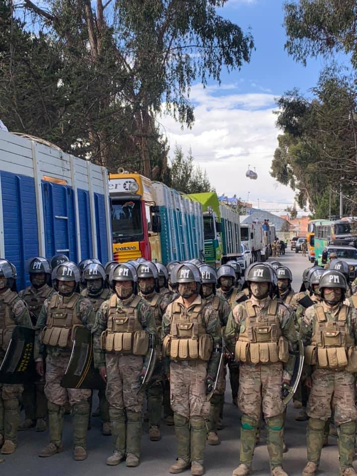 Aduana comisa 1.500 fardos de ropa usada equivalentes a Bs 1,5 millones