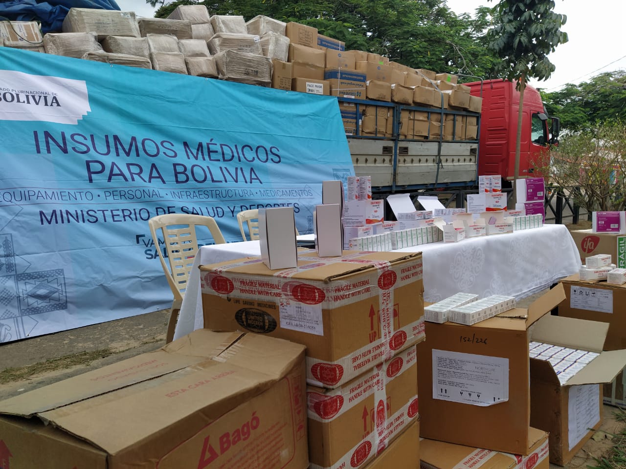 Gobierno entrega insumos y medicamentos para Unidades de Terapia Intensiva de Santa Cruz