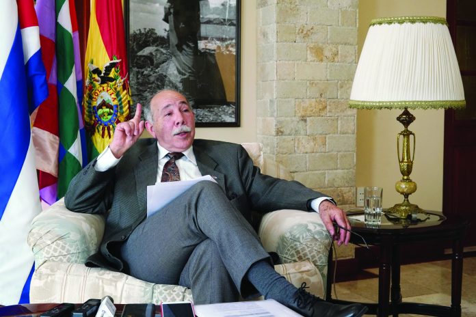 Embajador cubano agradece solidaridad de Bolivia ante afanes desestabilizadores de EEUU y pide fin del bloqueo