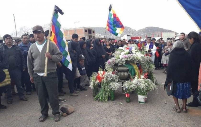 Con un bloqueo, Betanzos les recordó a Camacho y Mesa su rol en el golpe de 2019 y la muerte de Marcelino Jarata
