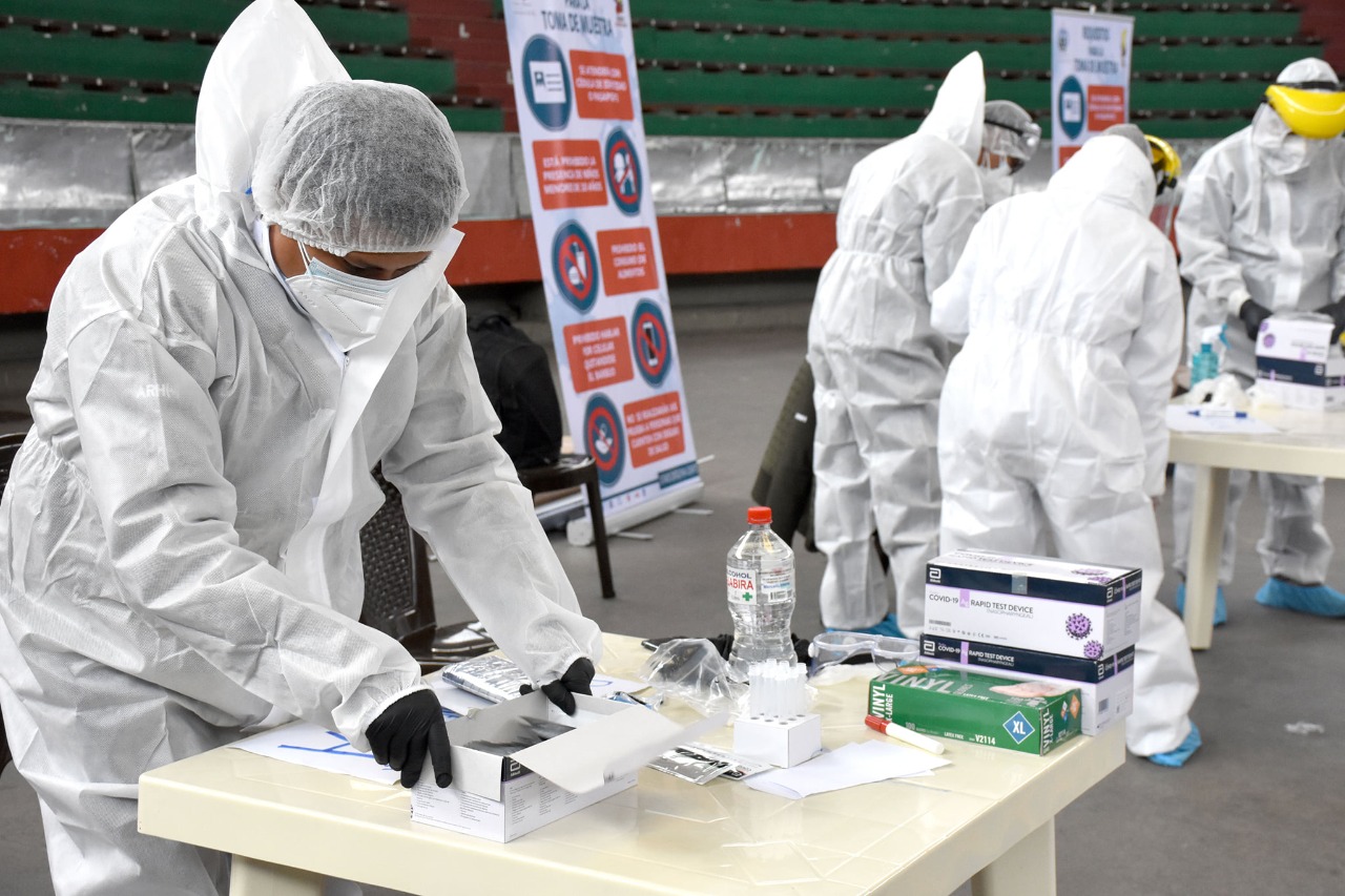 Presidente Arce destaca la detección temprana del COVID-19 con pruebas masivas y gratuitas