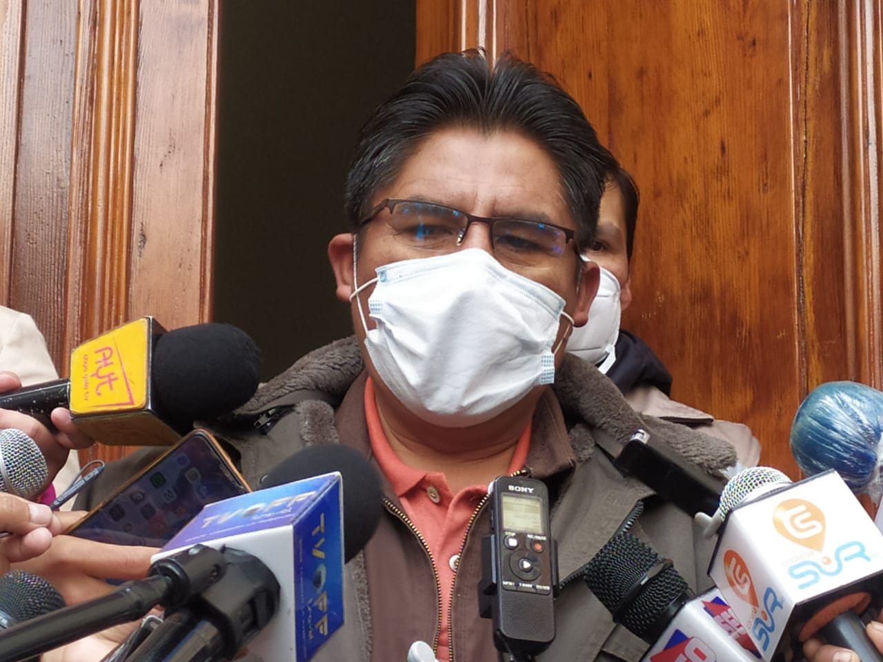 Dan detención domiciliaria a exgobernador Félix Patzi por conducir en estado de ebriedad