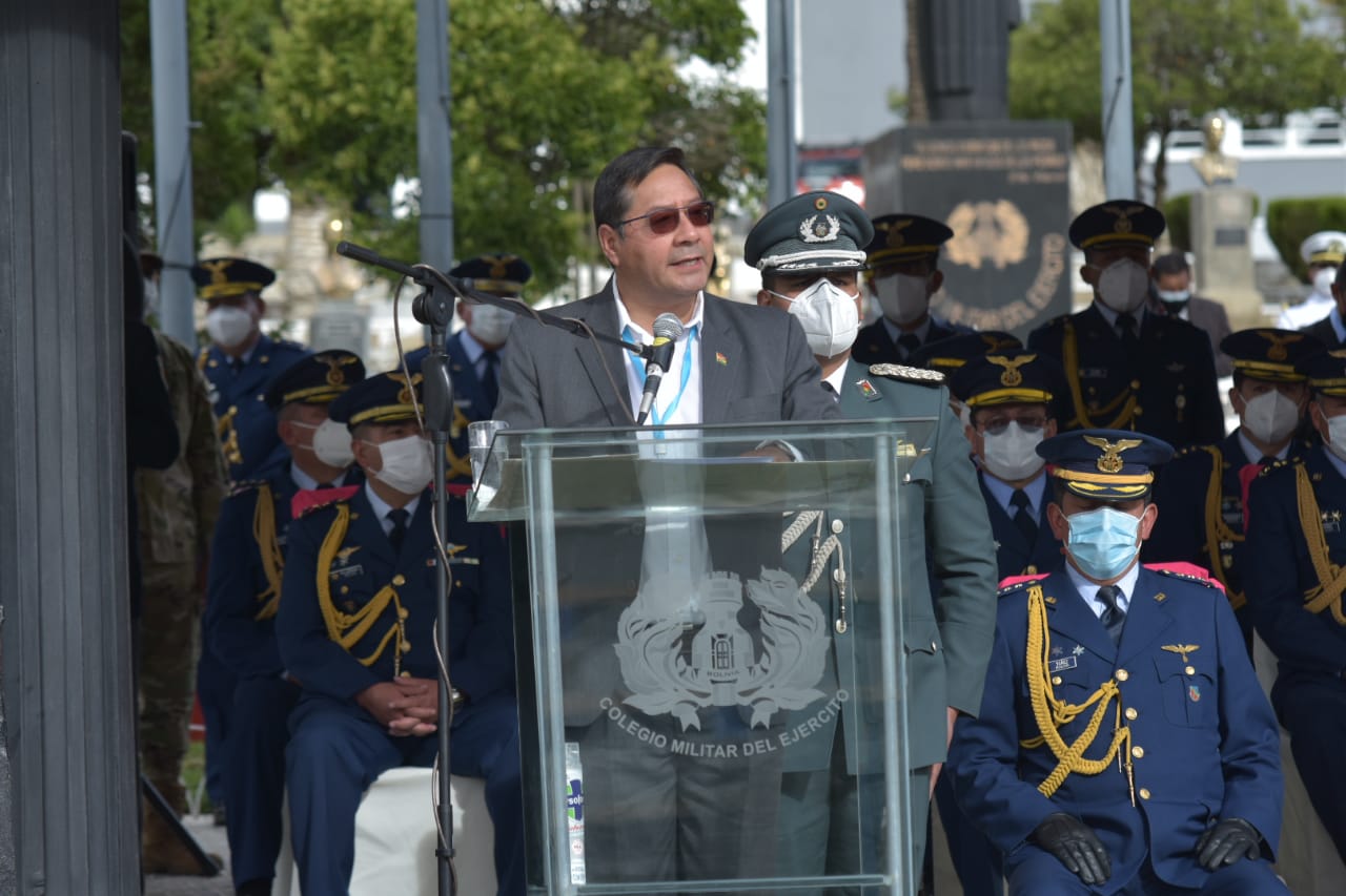 Presidente pide al Alto Mando de las FFAA fiel cumplimiento de la Constitución y su participación activa en el desarrollo