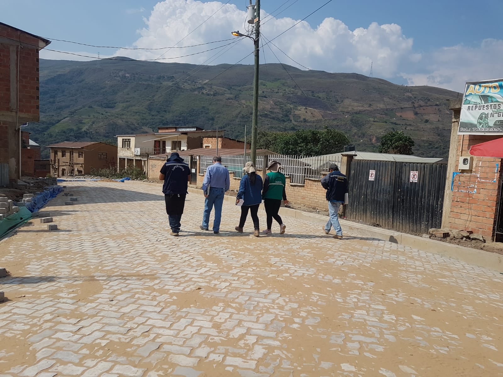 La Paz: Enlosetado de calles en el municipio de Cajuata tiene 80% de avance