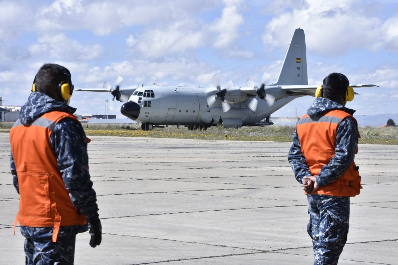 Aviones Hércules llegan a El Alto con 132.633 dosis de inmunizante Sinopharm para vacunación masiva en La Paz