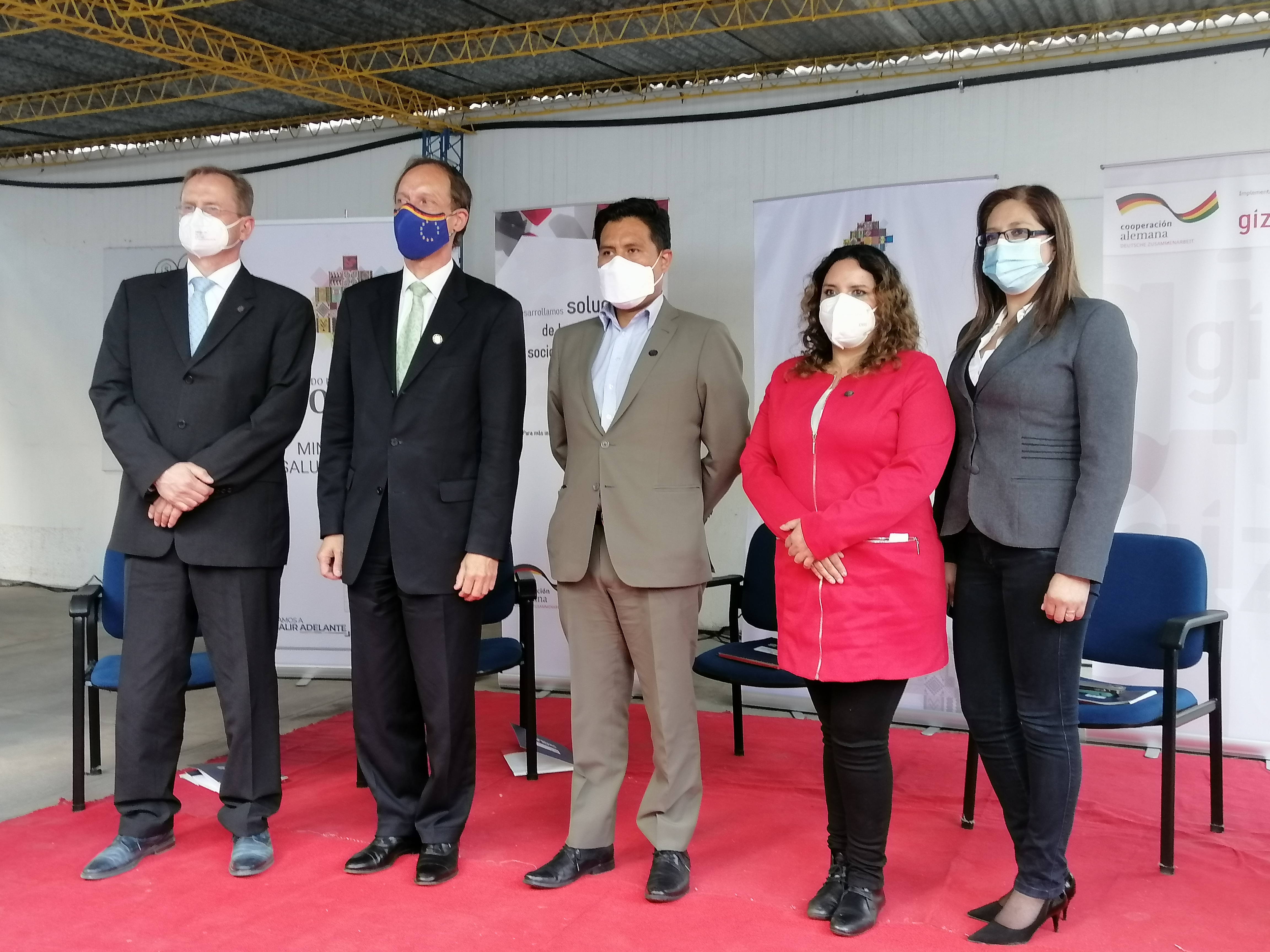 Embajada alemana dona 240 kits de pruebas para identificar mutaciones del SARS Cov-2 en Bolivia