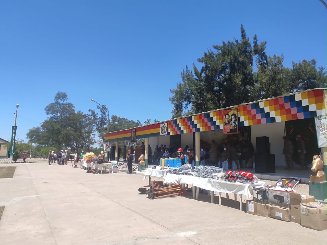 Defensa Civil entrega 70 equipos de protección y accesorios a militares para la lucha contra incendios en el Gran Chaco