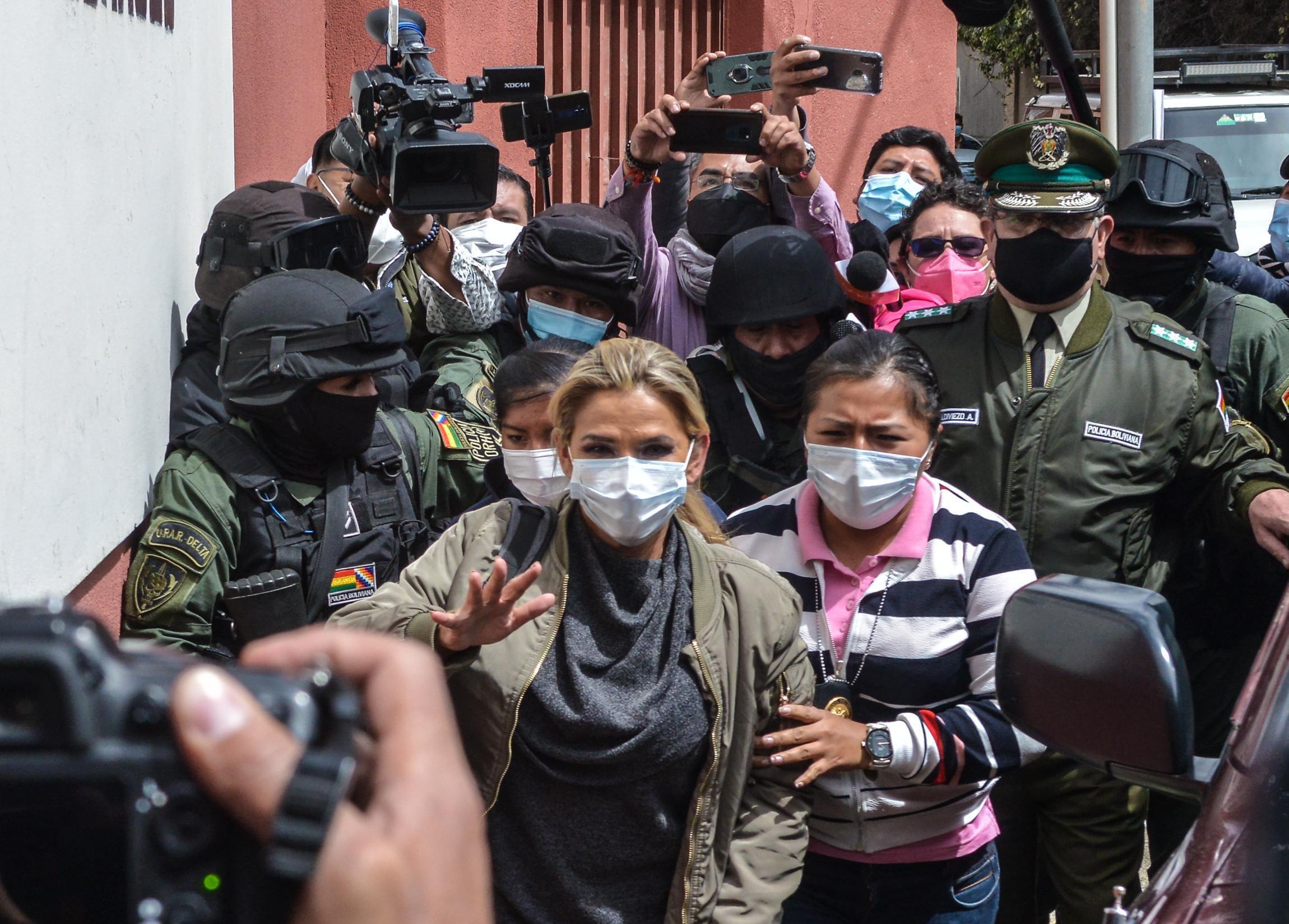 Sala Penal amplía la detención preventiva de Áñez y sus dos exministros a seis meses