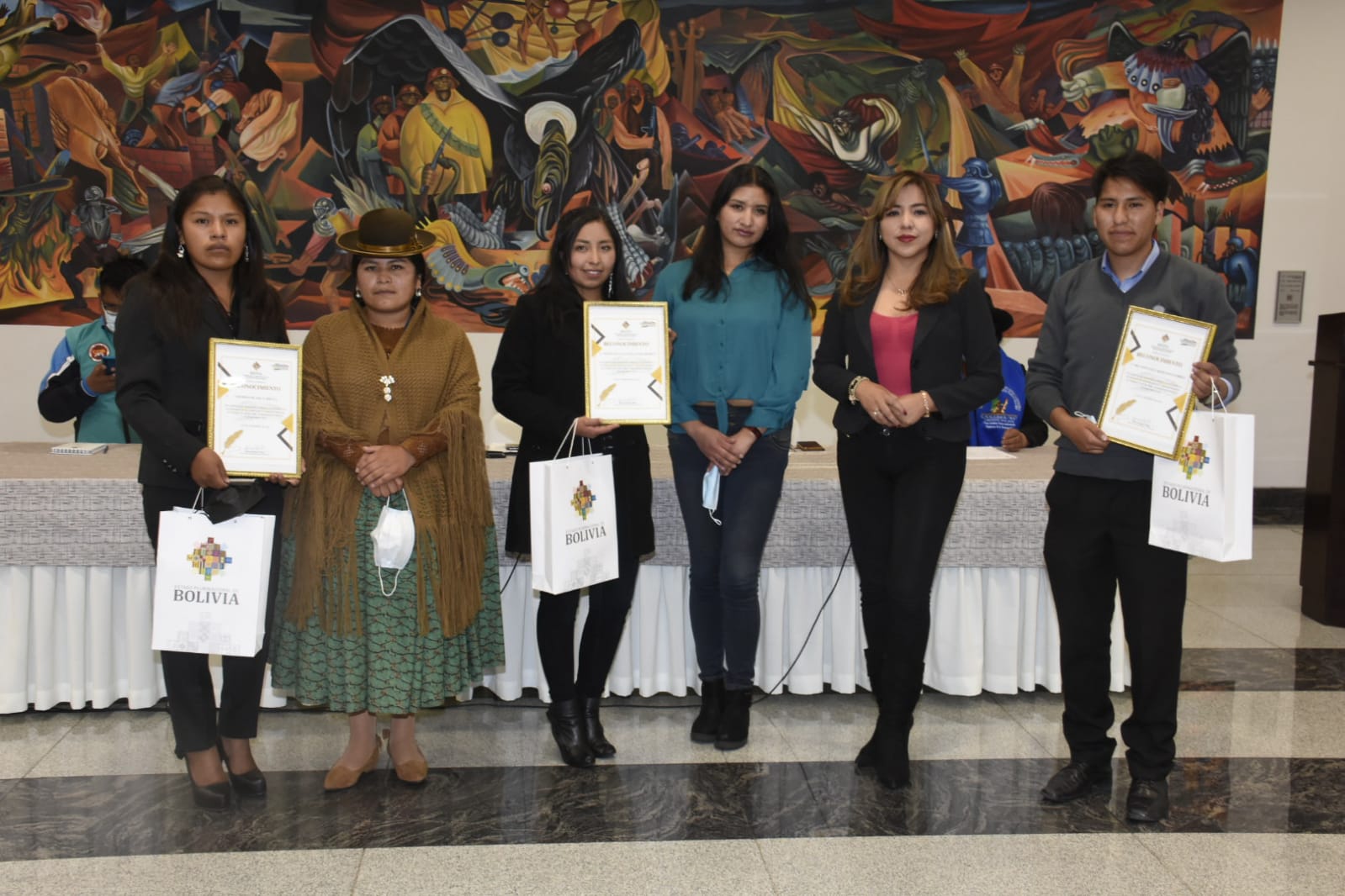 Viceministra de Comunicación destaca importancia de que jóvenes conozcan la historia para defender la democracia