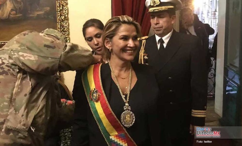 Prueba de Rivero: Jefe de la Casa Militar ordenó recoger medalla presidencial para Áñez dos días antes de que asuma el poder